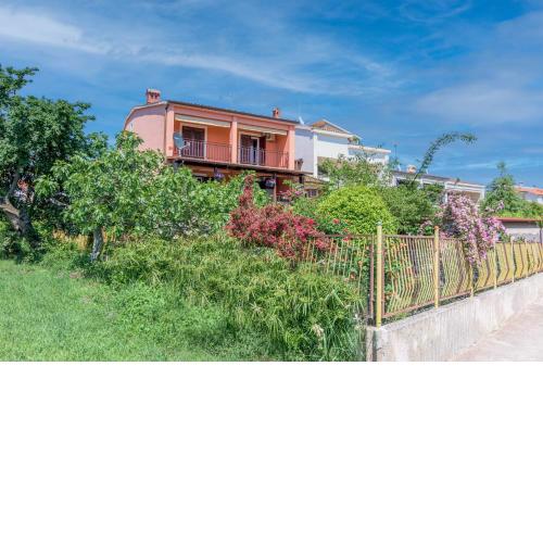 Apartments with a parking space Pula - 16053