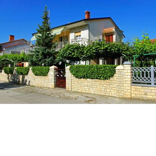 Apartments with a parking space Pula - 7321