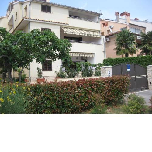 Apartments with a parking space Rovinj - 16246