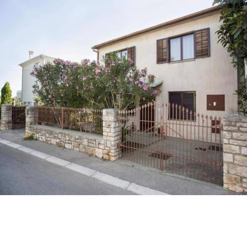 Apartments with a parking space Rovinj - 20538