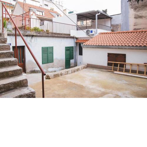 Apartments with a parking space Split - 11690
