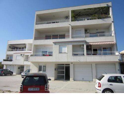 Apartments with a parking space Split - 13025