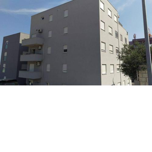 Apartments with a parking space Split - 13554