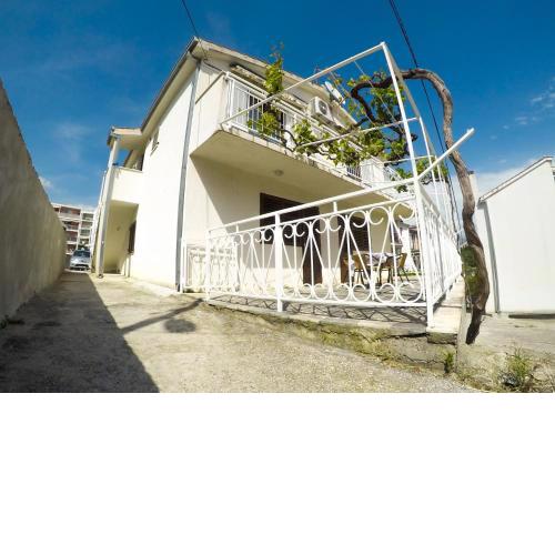 Apartments with a parking space Split - 13579