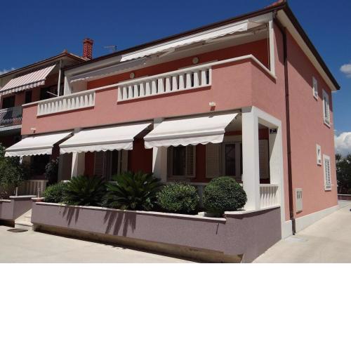 Apartments with a parking space Split - 15433