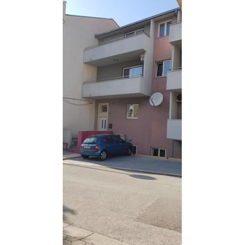 Apartments with a parking space Split - 15898