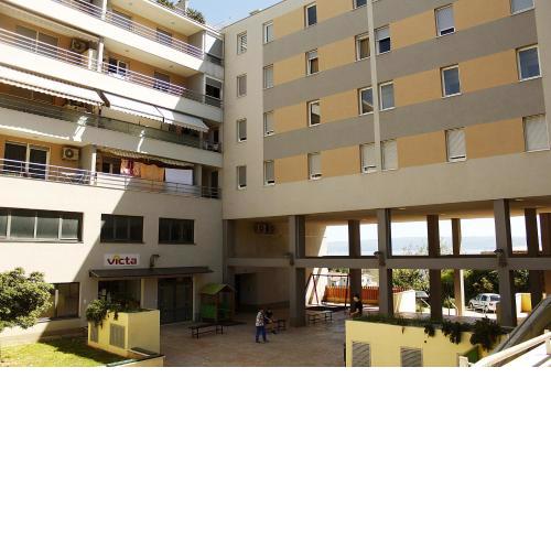 Apartments with a parking space Split - 15964