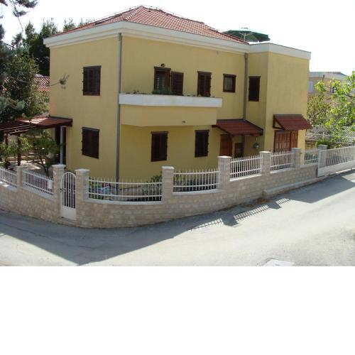 Apartments with a parking space Split - 16247