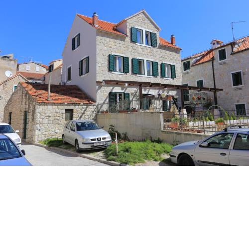 Apartments with a parking space Split - 16810