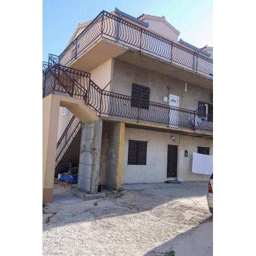 Apartments with a parking space Split - 16945