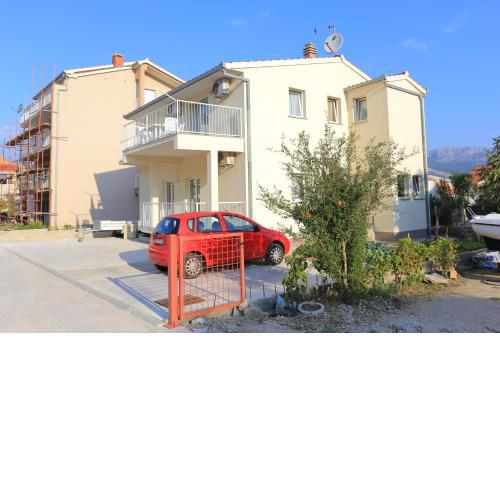 Apartments with a parking space Split - 18214