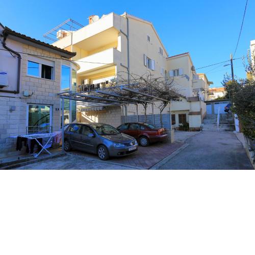 Apartments with a parking space Split - 19039