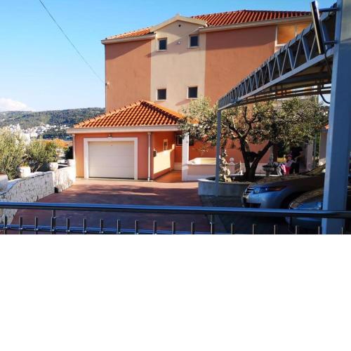 Apartments with a parking space Trogir - 18045