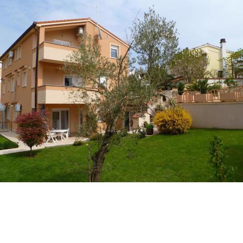 Apartments with a parking space Vinkuran, Pula - 21016