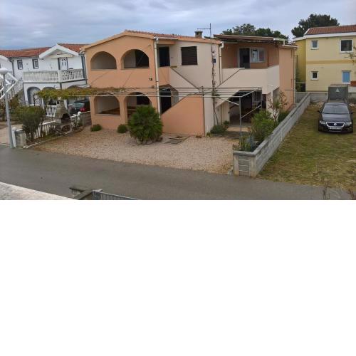Apartments with a parking space Vir - 16882