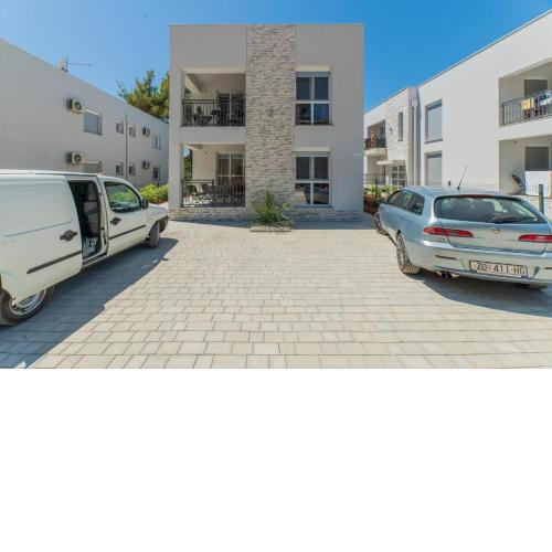 Apartments with a parking space Vir - 18537