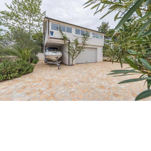 Apartments with a parking space Vir - 18582