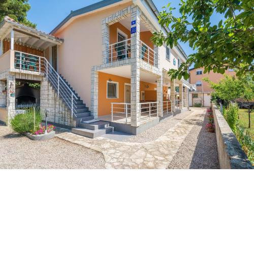 Apartments with a parking space Vir - 20233