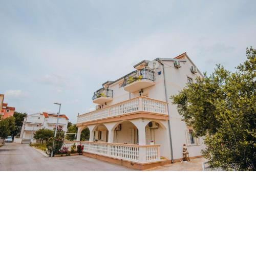 Apartments with a parking space Vodice - 15734
