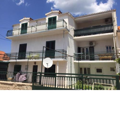 Apartments with a parking space Vodice - 18179