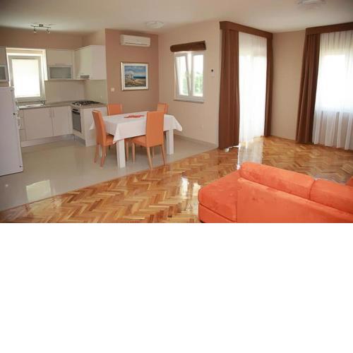 Apartments with balconies and sea view or garden view in Novalja - AE1116