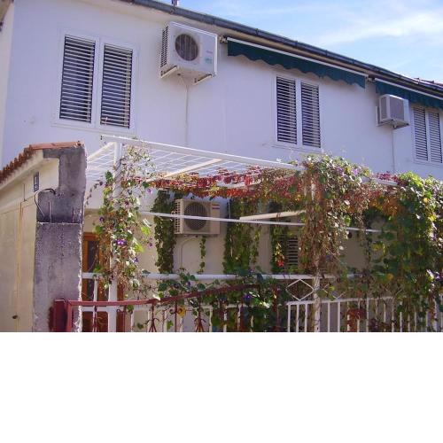 Apartments with WiFi Kastel Kambelovac, Kastela - 17732
