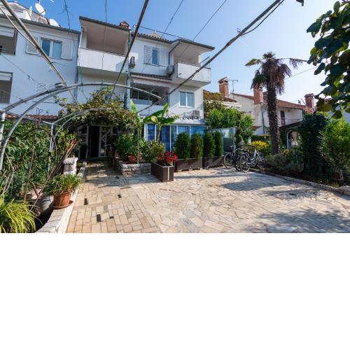 Apartments with WiFi Rovinj - 9702