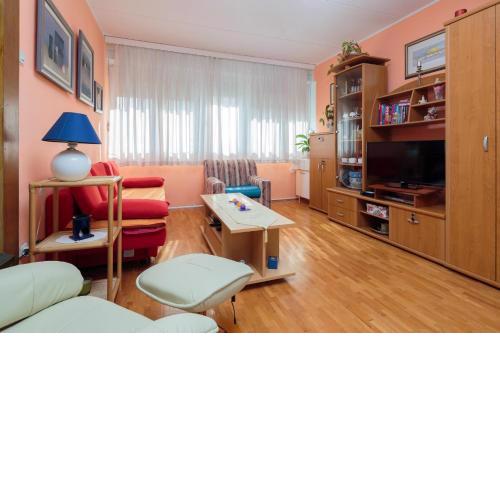 Apt in center with massage chair