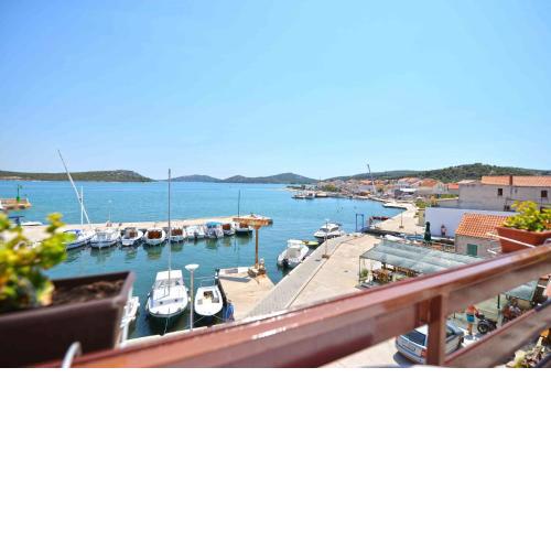 Apt Mili-near the sea and the center