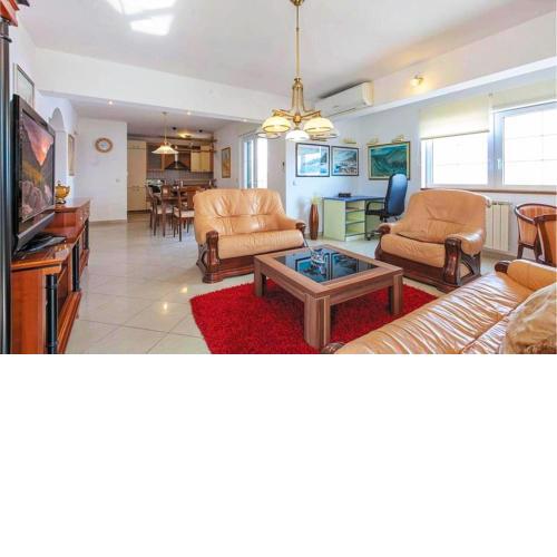 Apt w jacuzzi balcony & sea view 3 min to beach