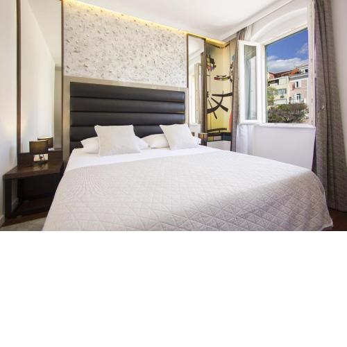 Argentum Luxury Apartment