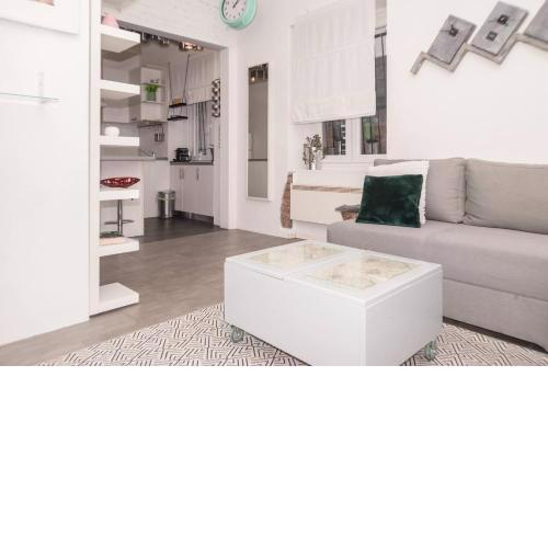 Artistic 1BDR Apartment near the Center