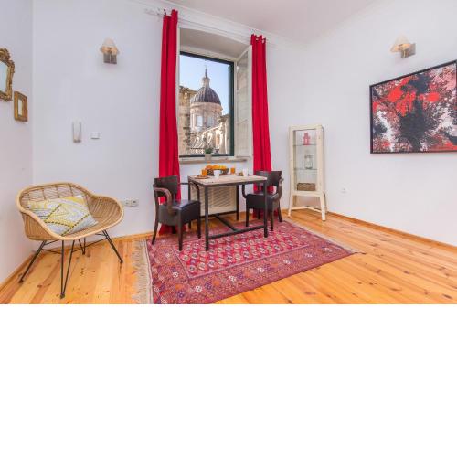 Arty Old Town Apartments by Irundo