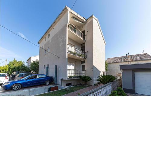 Awesome apartment in Kastel Kambelovac with WiFi and 3 Bedrooms