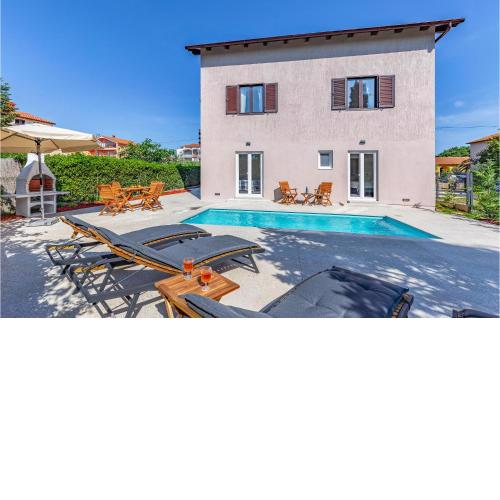 Awesome apartment in Madulin with Outdoor swimming pool, WiFi and 2 Bedrooms
