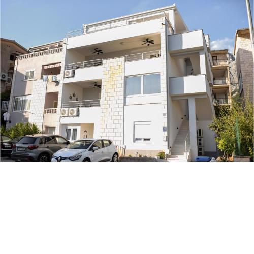 Awesome Apartment In Makarska With Wifi And 1 Bedrooms 2