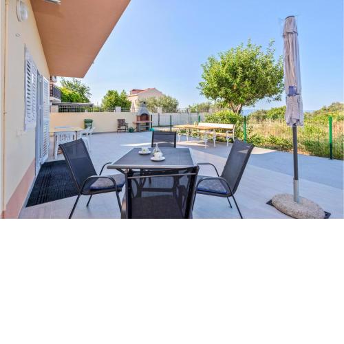 Awesome apartment in Makarska with WiFi