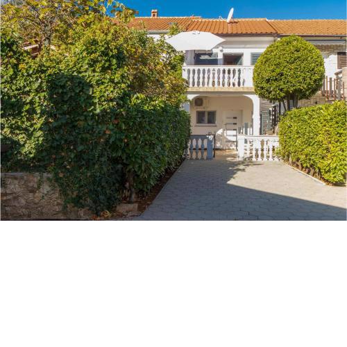 Awesome apartment in Malinska with 2 Bedrooms and WiFi