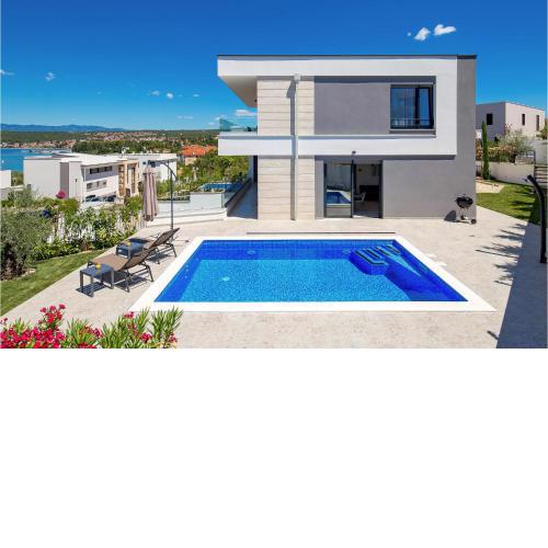 Awesome apartment in Malinska with Outdoor swimming pool, WiFi and 2 Bedrooms