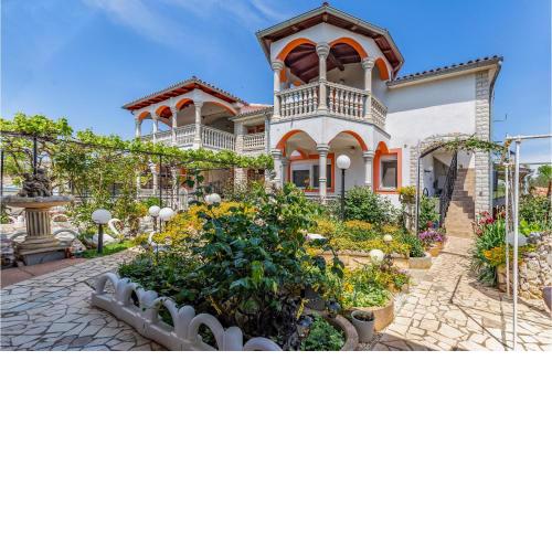 Awesome apartment in Medulin with WiFi and 2 Bedrooms
