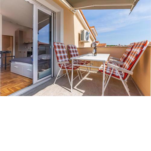 Awesome apartment in Medulin with WiFi