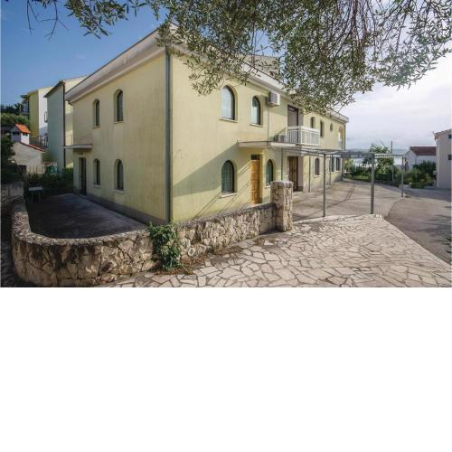 Awesome apartment in Okrug Gornji with 2 Bedrooms and WiFi