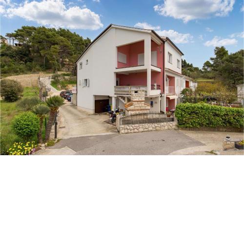 Awesome apartment in Palit with WiFi and 2 Bedrooms