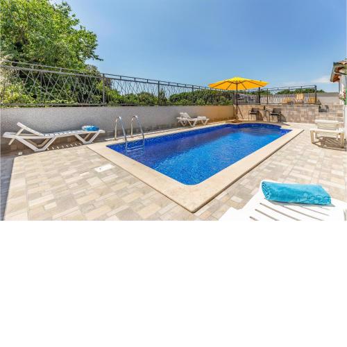 Awesome apartment in Pula with 3 Bedrooms, WiFi and Outdoor swimming pool