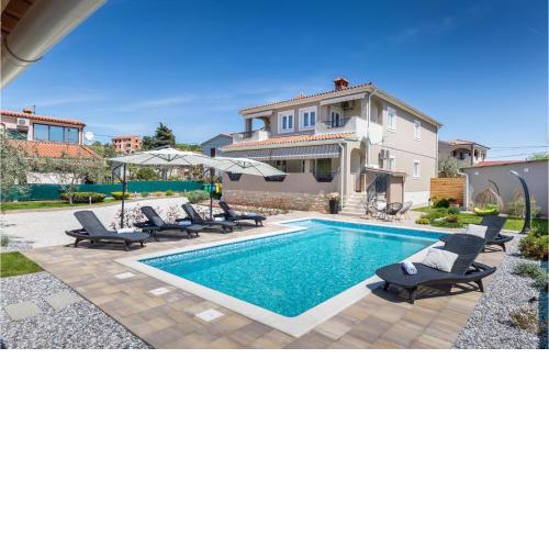 Awesome apartment in Pula with 3 Bedrooms, WiFi and Outdoor swimming pool