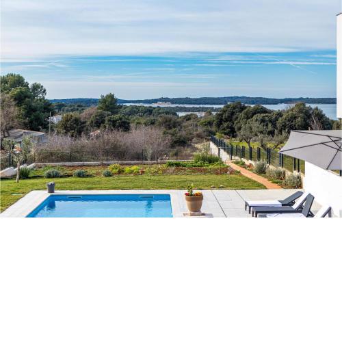 Awesome apartment in Pula with 3 Bedrooms, WiFi and Outdoor swimming pool