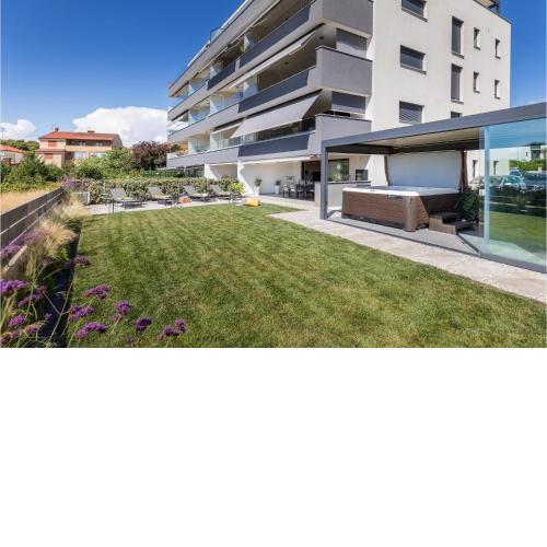 Awesome apartment in Pula with Jacuzzi, WiFi and 2 Bedrooms
