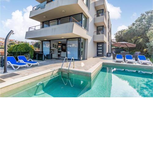 Awesome apartment in Pula with Outdoor swimming pool and 3 Bedrooms