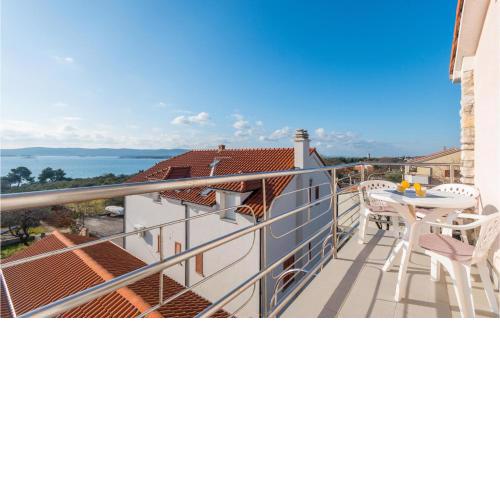 Awesome apartment in Sveti Filip i Jakov w/