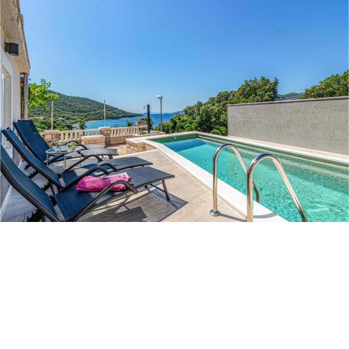 Awesome apartment in Zrnovo with Outdoor swimming pool, WiFi and 3 Bedrooms